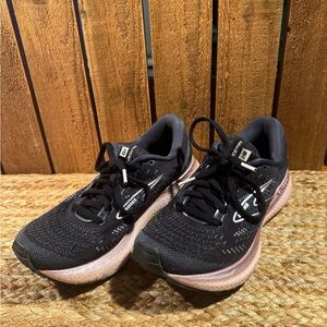 Brooks Black and Pink Glycerin 19 Running Shoes Sz 7